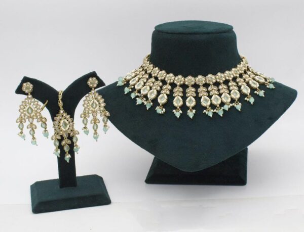 Choker set with tikka