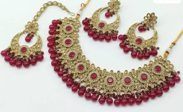 Choker set with tikka